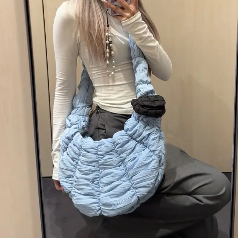 Fashion Croissant Quilted Shoulder Cross Bag Womens Stray Handbag and Wallet Nylon Mat Threaded Messenger Bag 240802