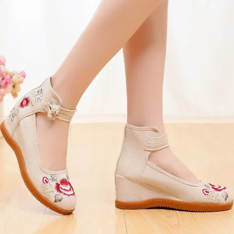 Chinese style womens canvas hidden platform shoe flower embroidery retro womens casual shoulder strap shoes KJM89 240802