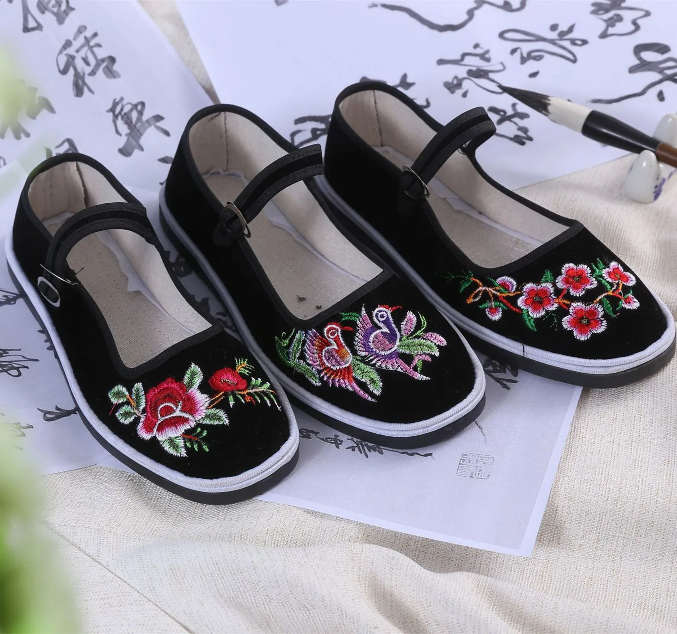 Chinese style clothing womens canvas shoes embroidered flower shoes womens flat shoes hibiscus square dance shoes ST350 240802