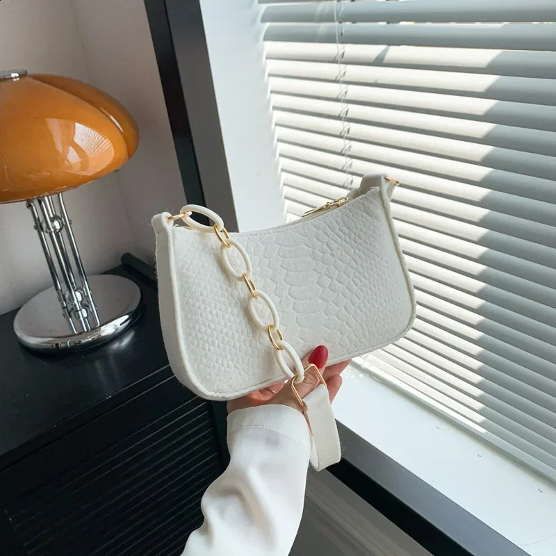 Portable Handbag Contrasting Color Underarm Bag Stylish Bags Casual And Fashionable Large Capacity women wholesale 240805