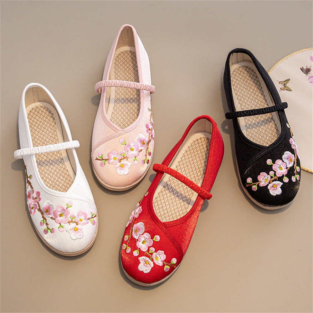 1 pair of antique clothing shoes for women Han Fu retro embroidery apartment for girls Chinese ethnic style breathable and non slip shoes gift 240802