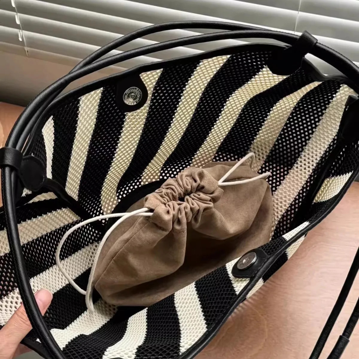 Beach Womens Woven Handbags Bohemian Hollow Crossbody Bags for Women Vacation Travel Shoulder Bag Mesh Basket Bag 2024 Tote 240822