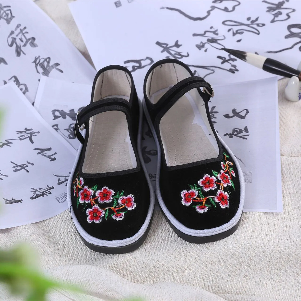 Chinese style clothing womens canvas shoes embroidered flower shoes womens flat shoes hibiscus square dance shoes ST350 240802