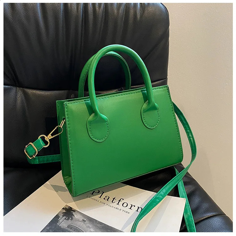 Bolso cuadrado negro minimalista monedero con asa superior que combina todo hombro para el trabajo 240805