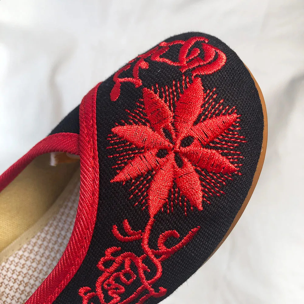 Veowalk Sunflower Embroidery Womens Canvas Ballet Flat Leg Shoulder Straps Womens Casual Cotton Chinese Embroidery Ballet Shoes 240802