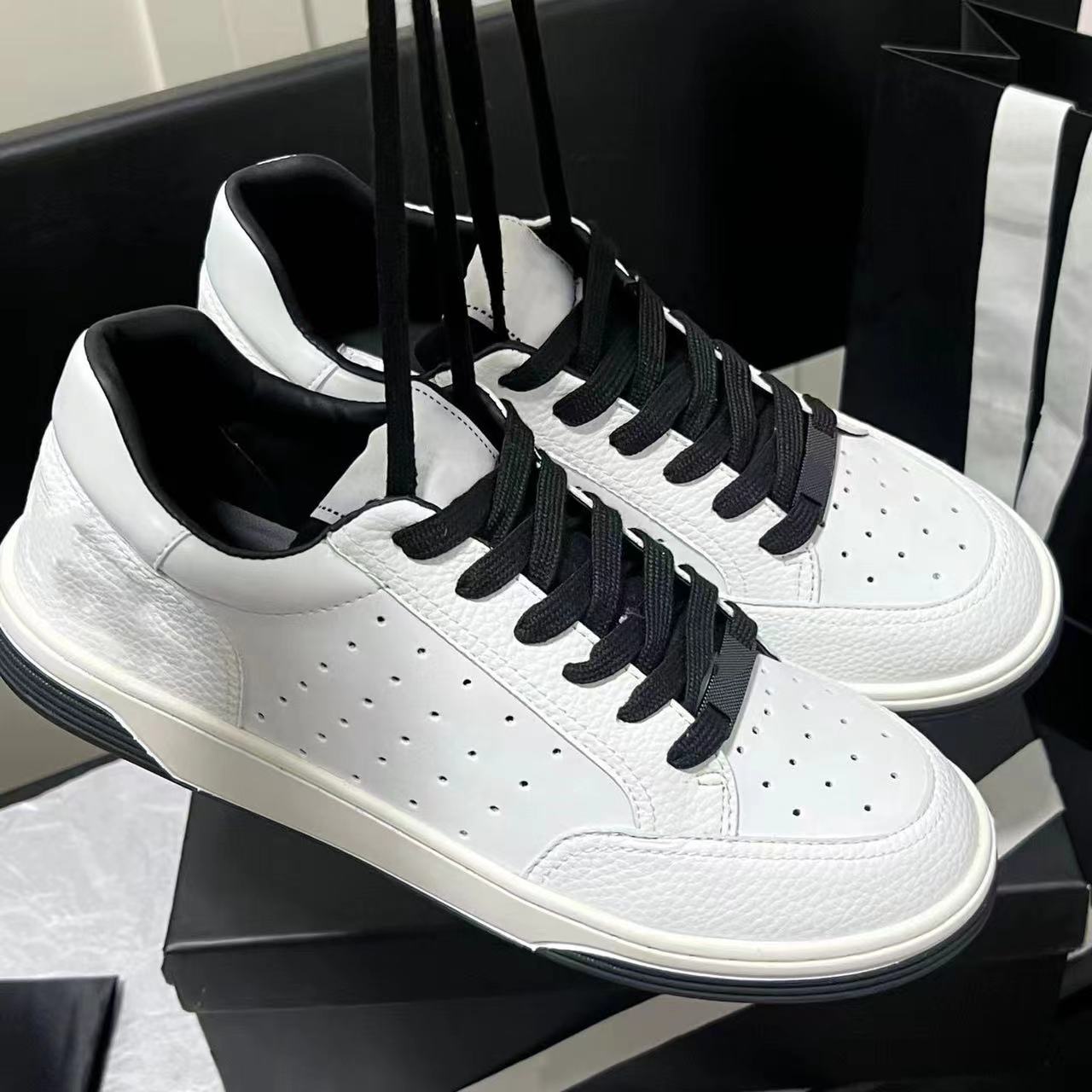 2025 Designer Running Shoes Chaussures Sneakers Womens Lace-up Casual Shoes Classic Trainer Fabric Suede Effect City Size