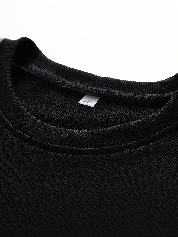 Mens Raglan Sleeves Fashionable Contrasting Round Neck Sweatshirt Suitable for Autumn and Winter 240805