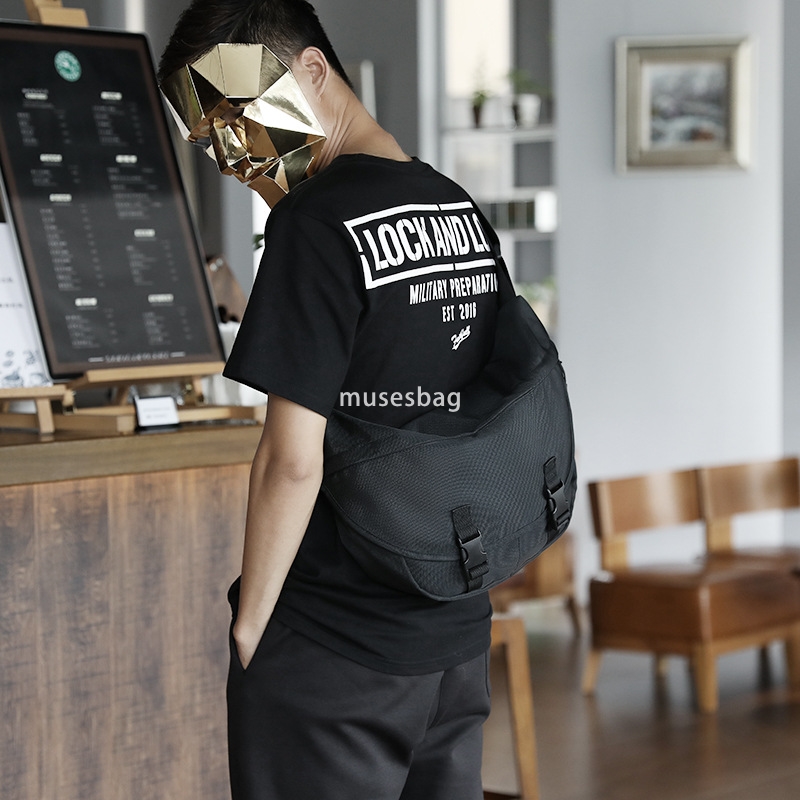 Manufacturers direct selling fashion shoulder bag crescent bag buckle bag men's crossbody bag casual waterproof nylon messenger bag men