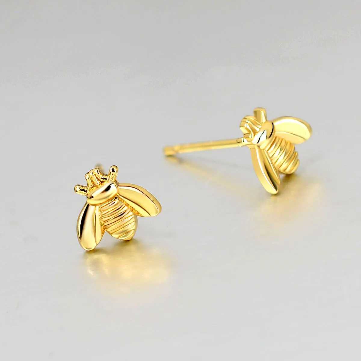 Fashion Cute Insect Bee Stud Earrings Mini Bumblebee Earrings Gold Mini Queen Bee Womens Party Jewelry Accessories W240803