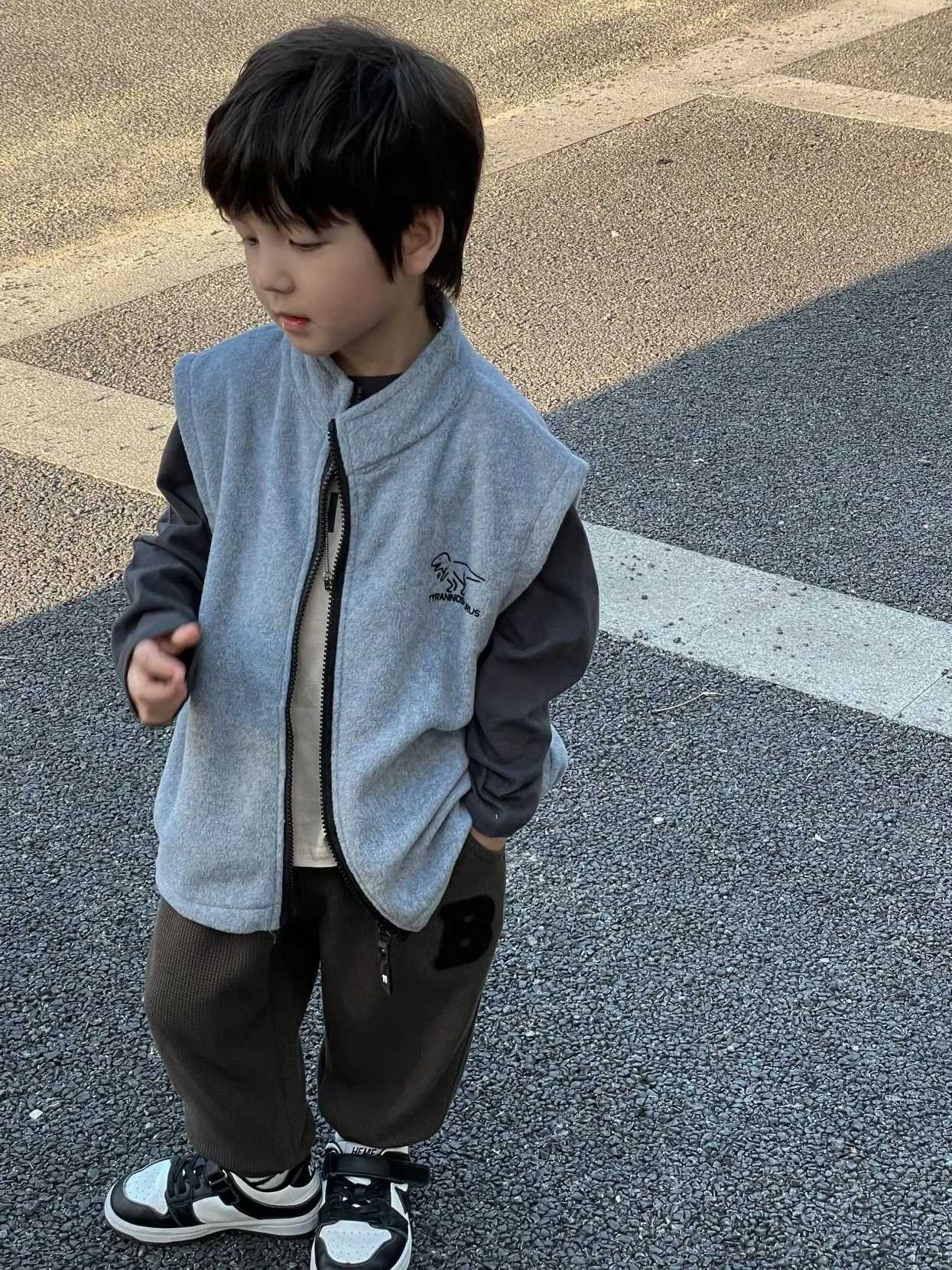 Korean style boy vest jacket for outdoor casual wear suitable for spring and summer from 2 to 14 years old new baby topW240724