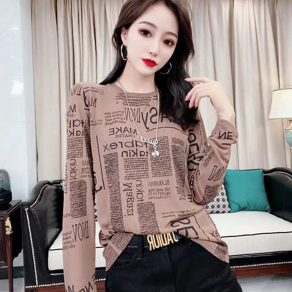 Spring and autumn fashion letter printed weight loss T-shirt suitable for women with long sleeves age reduction black loose casual top 240826
