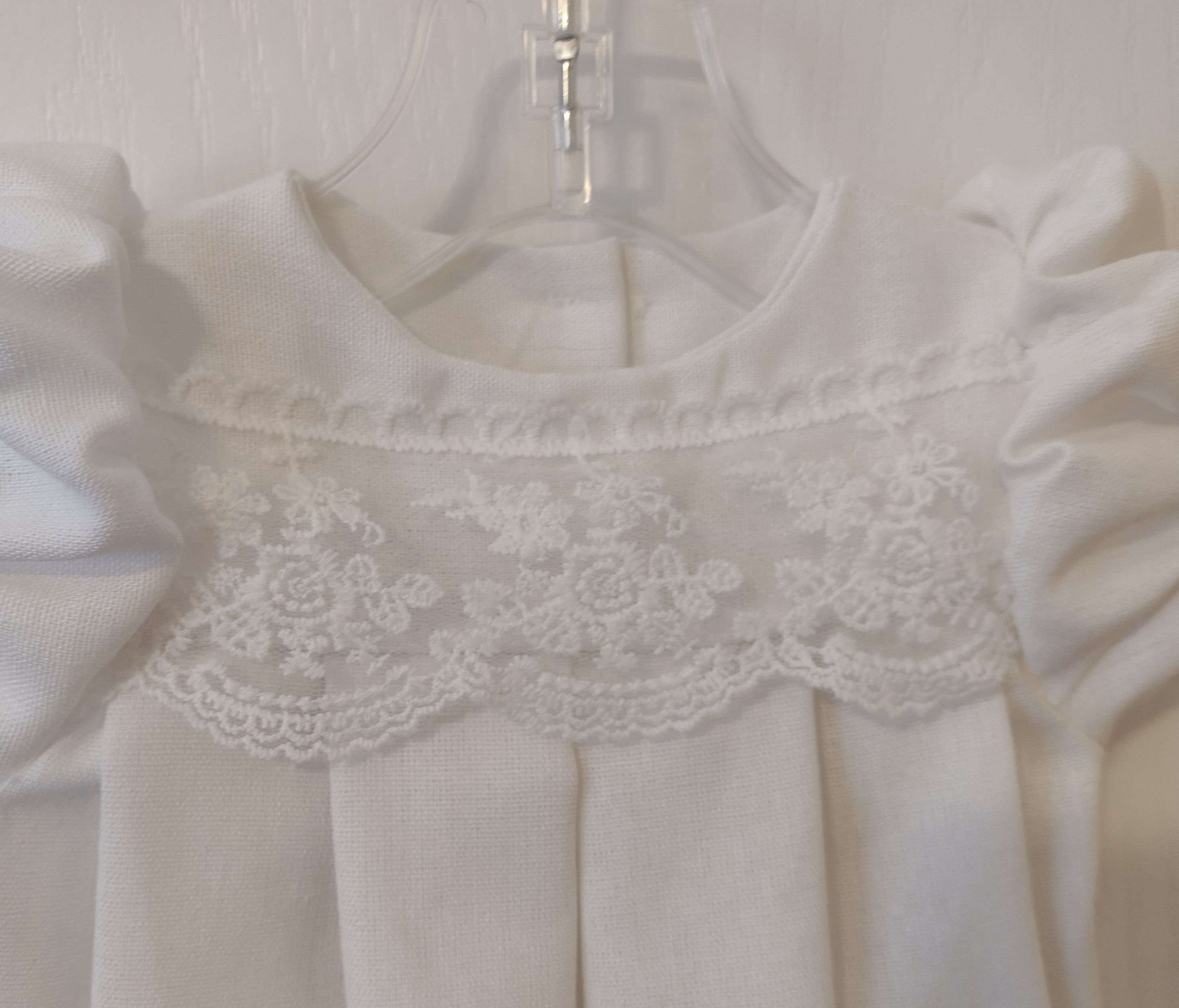 Classic First Communion Gown For Baby O Neck Lace Tulle Christening Dresses For Newborns Short Sleeve Appliques Kid Formal Wear Baptism Dress With Hat