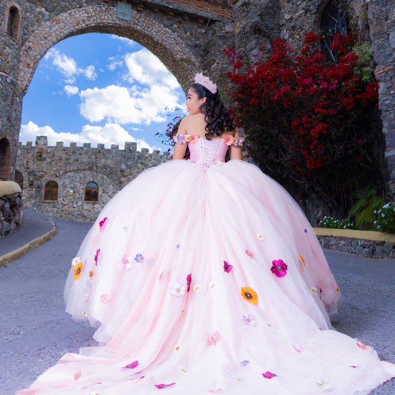 Light Pink Ball Gown Quinceanera Dresses Off The Shoulder Colorful Floral Appliques Lace Tull Corset Vestidos De 15 Anos
