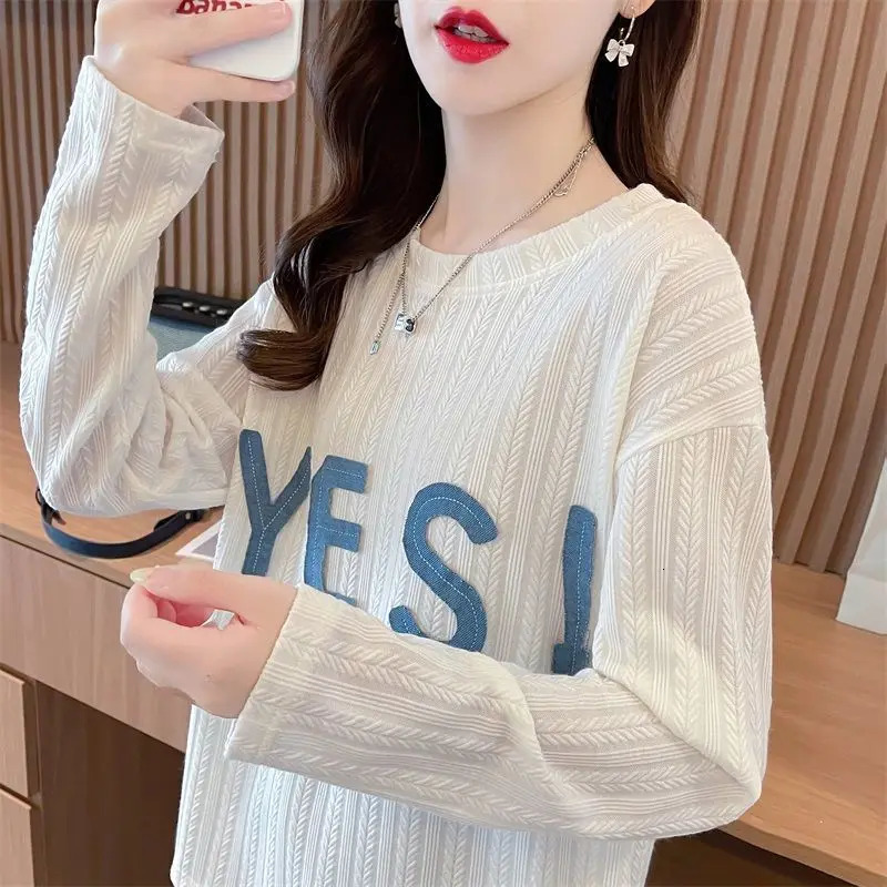 Autumn Irregular Loose Slit Womens Spliced O-Neck Letter Fashion Minimalist Casual Versatile Long Sleeved T-shirt Tops 240806
