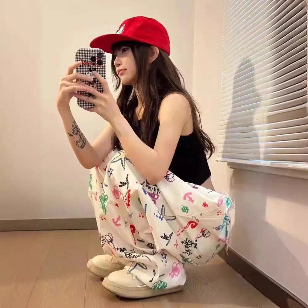 American Style Vintage Colorful Graffiti Cargo Pants Loose Fit Sensibility Draped Bell Bottoms Trendy Womens Pants 240806