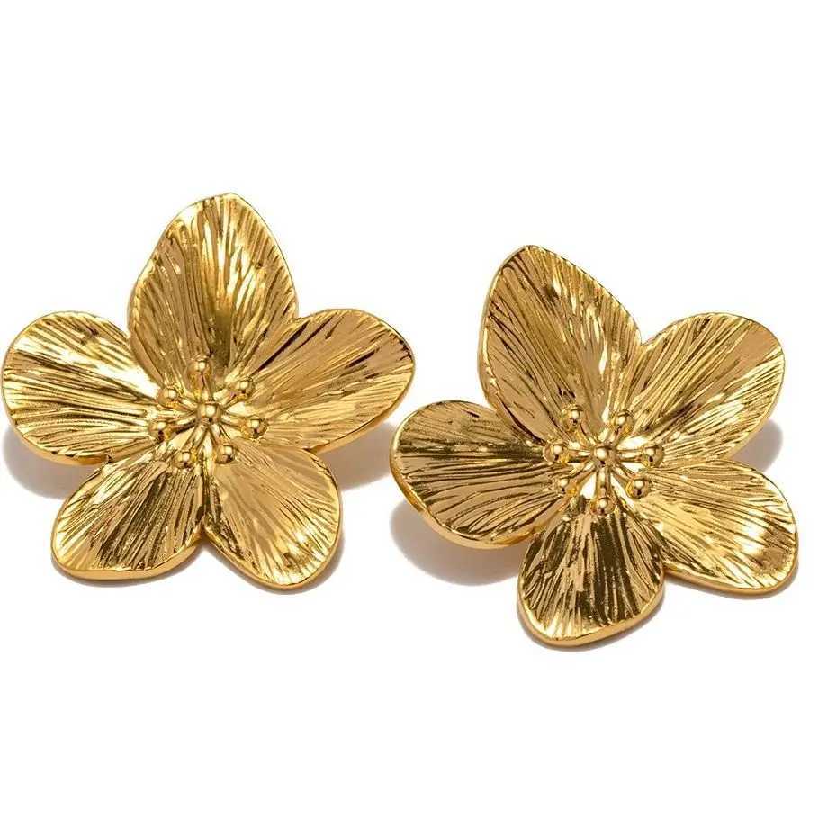 Uworld Low Allergy Retro Flower Stud Earrings Premium 18k Gold Plated Stainless Steel Womens Party W240803