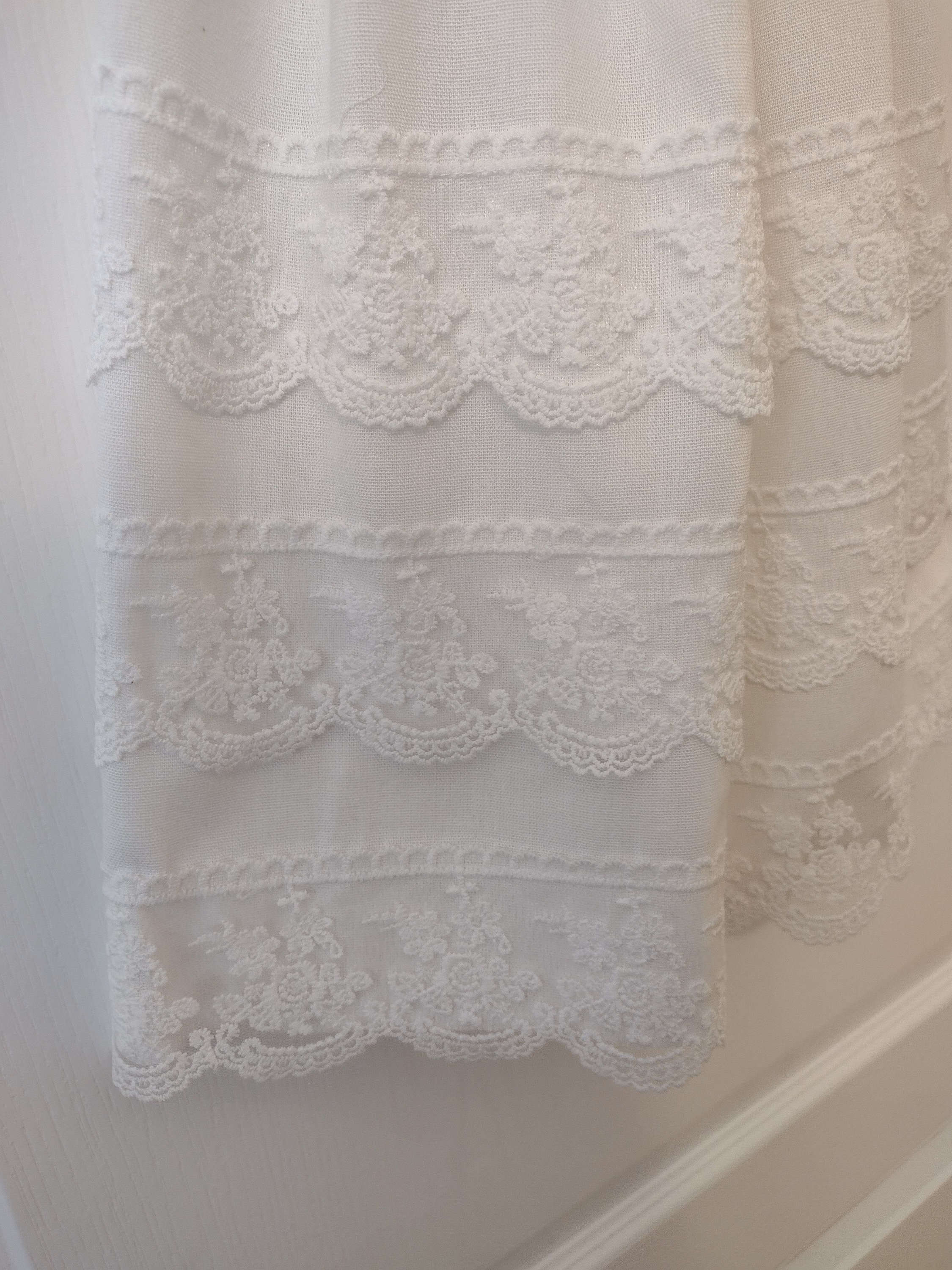 Classic First Communion Gown For Baby O Neck Lace Tulle Christening Dresses For Newborns Short Sleeve Appliques Kid Formal Wear Baptism Dress With Hat