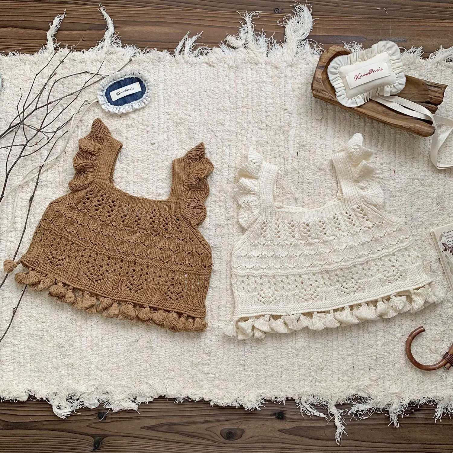 Dyer Jonmi 2024 New Autumn Preschool Girls Knitted Vest Ruffle Hollow Top Korean Baby Pullup Waist CoatW240724