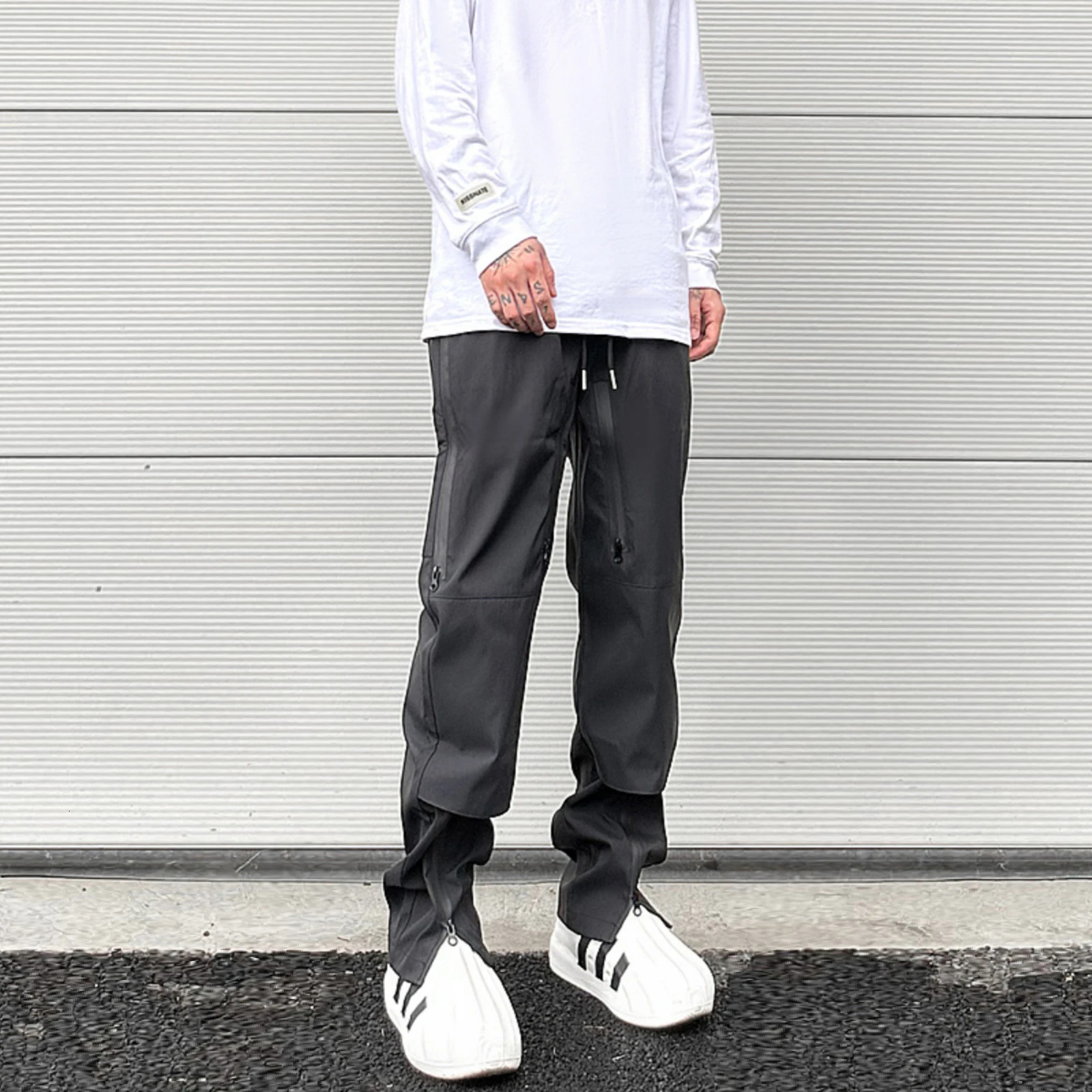 Street Functional Relaxed Fit Cargo Straight Leg Pants Y2k Baggy Waterproof Adhesive Zipper Up Casual Black Trousers Men 240806
