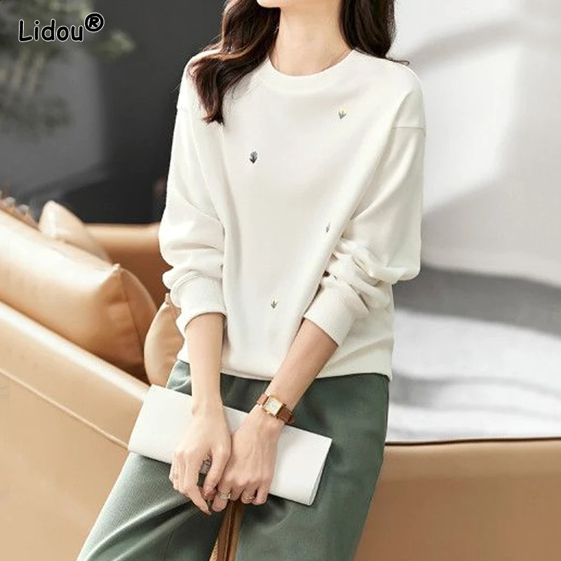 Spring and Autumn Elegance Simple Commuting Round Neck Embroidered Loose Oversize Fashion Versatile Womens Sweater 240805