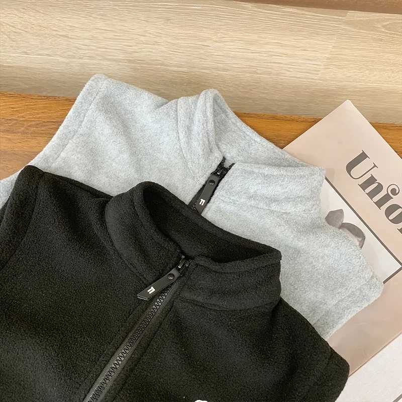 High quality jackets and vests for boys in autumn 2023 customized European fashionable and cool childrens clothing outdoor travel leisureW240724