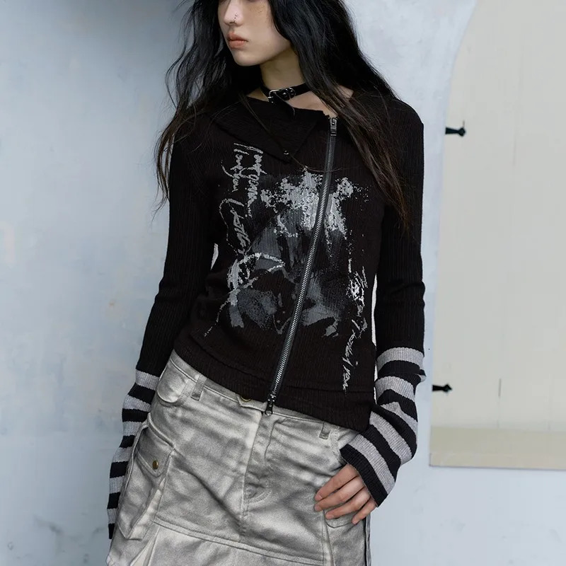 Karrcat Grunge Graffiti Print Zipper T-shirt Vintage Gothic Irregular Tops Dark Aesthetic Long Sleeve Patchwork T Shirt Punk Y2k 240806