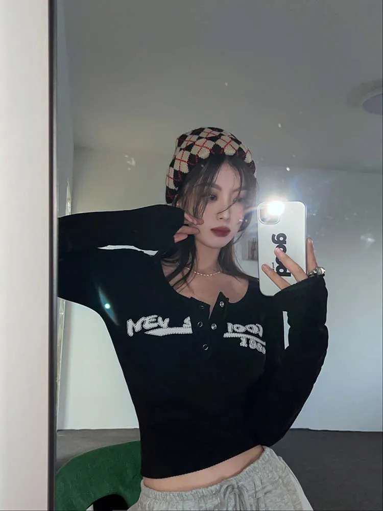 Women Sexy Slim Crop Top Retro Graffiti Print Elastic T Shirt Ribbed Long Sleeve O-neck Tops Grunge Tee Tops 240806