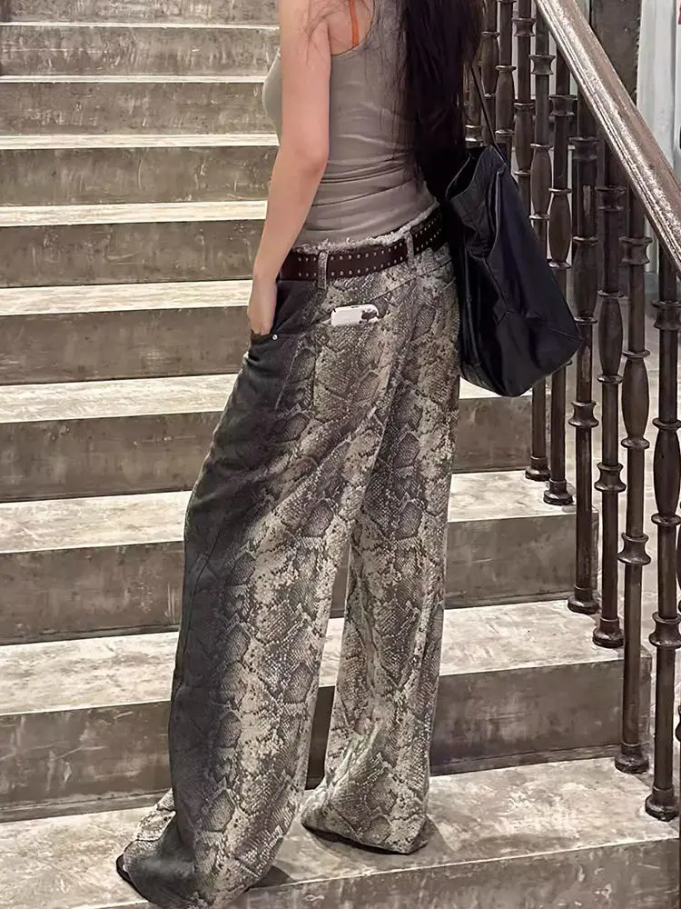 American Retro Snake Print Wide Leg Jeans Women Y2K Streetwear Hip Hop Loose Wash Fashion Street High Waist Straight Jeans 240806