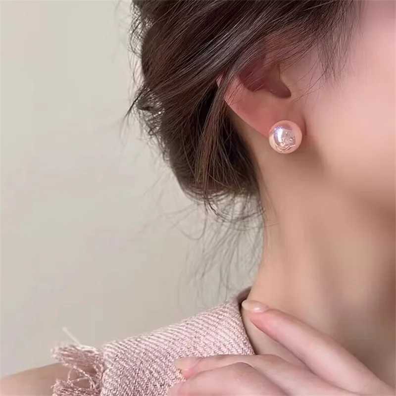 Exquisite pink simulated pearl earrings suitable for women simple and elegant luxurious high-end earrings charming jewelry W241023