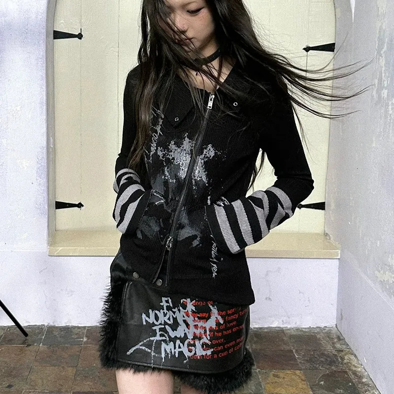 Karrcat Grunge Graffiti Print Zipper T-shirt Vintage Gothic Irregular Tops Dark Aesthetic Long Sleeve Patchwork T Shirt Punk Y2k 240806