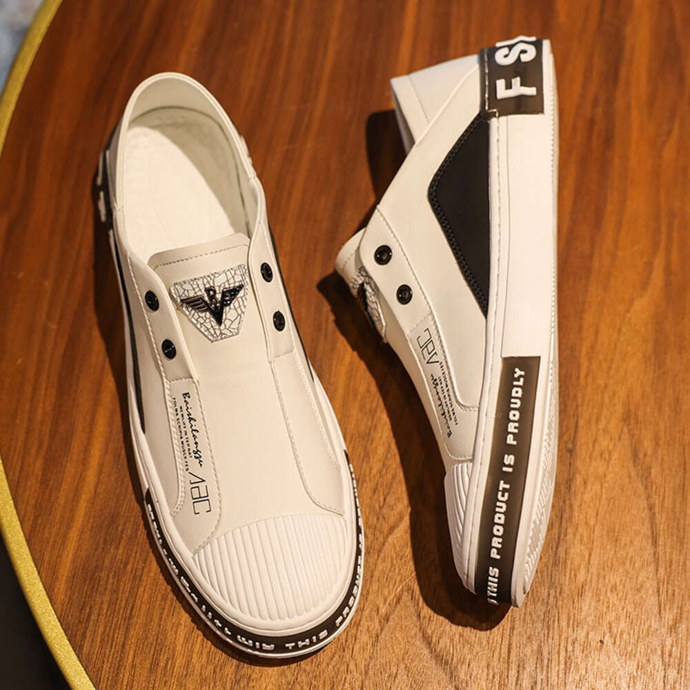 Fashion Men's 2024 Summer New Casual Board Trend Versatile Lazy Man Fit Driving Little White Shoes
