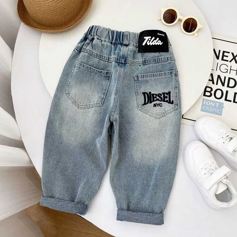 Childrens jeans for spring and autumn childrens casual simple pants for spring boys Korean style pants for spring W240803