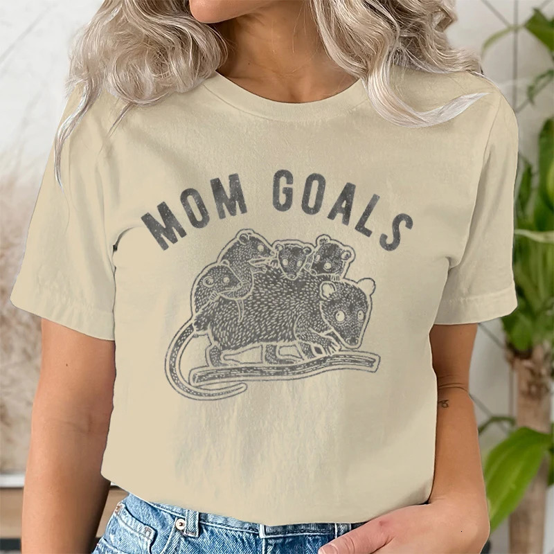 Womens Mom Goals Tshirt Funny Opossum Family Cute Animal Graphic Tee Shirt Vintage Aesthetic Clothes Short Sleeve Shirts Women 240806