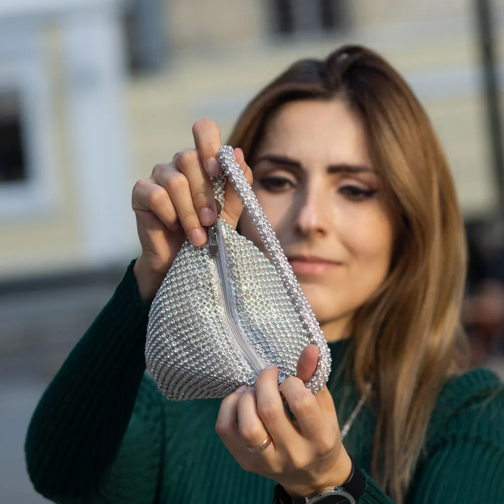 Boutique De FGG Sparkling Silver Diamond Womens Mini Night Clutch Bracelet Bridal Wedding Party Crystal Handbag and Wallet 240806Z