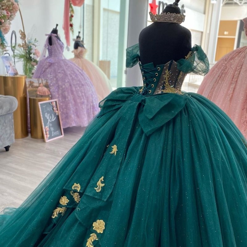 2024 Emerald Green Sweetheart Off the Shoulder Quinceanera Dresses Gold Appliques Beaded Crystal Tull Sweet 16 Vestidos De 15 Anos