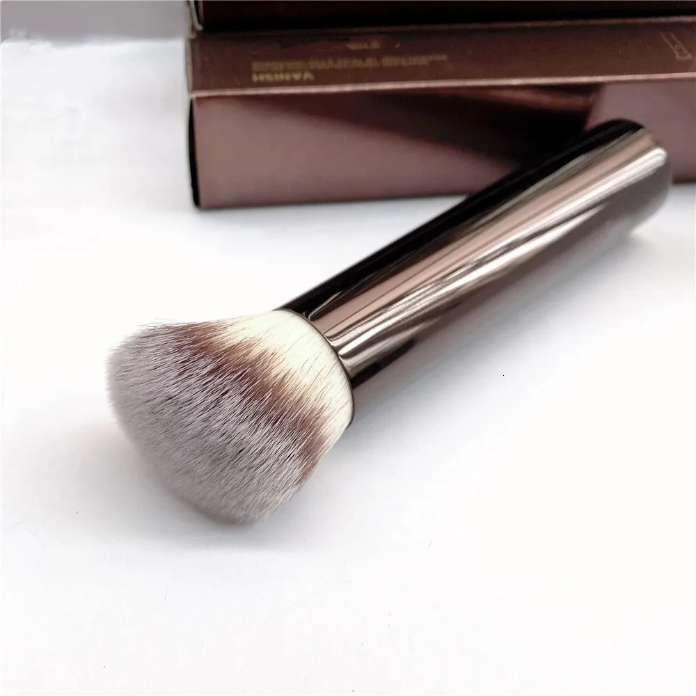 Hourglass VANISH Makeup Foundation Brush - Angled Seamless Finish Synthetic Liquid Cream Cosmetics Contour Brush Beauty Tools 240731