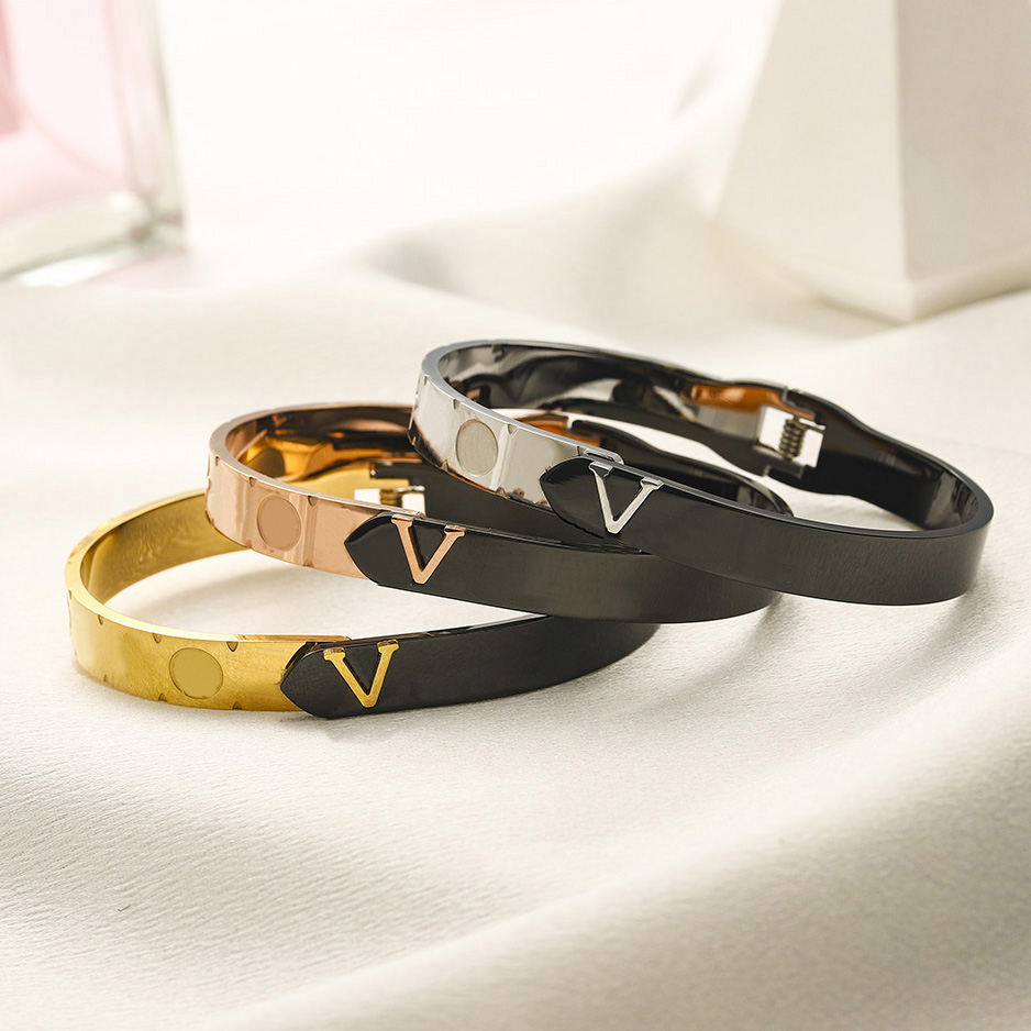 Women Jewelry Designer Bracelets Bangle Letter Embossed Stamp Stainless Steel Cuff Wristband Snap Hook Fashion Jewelry Accessories Letter