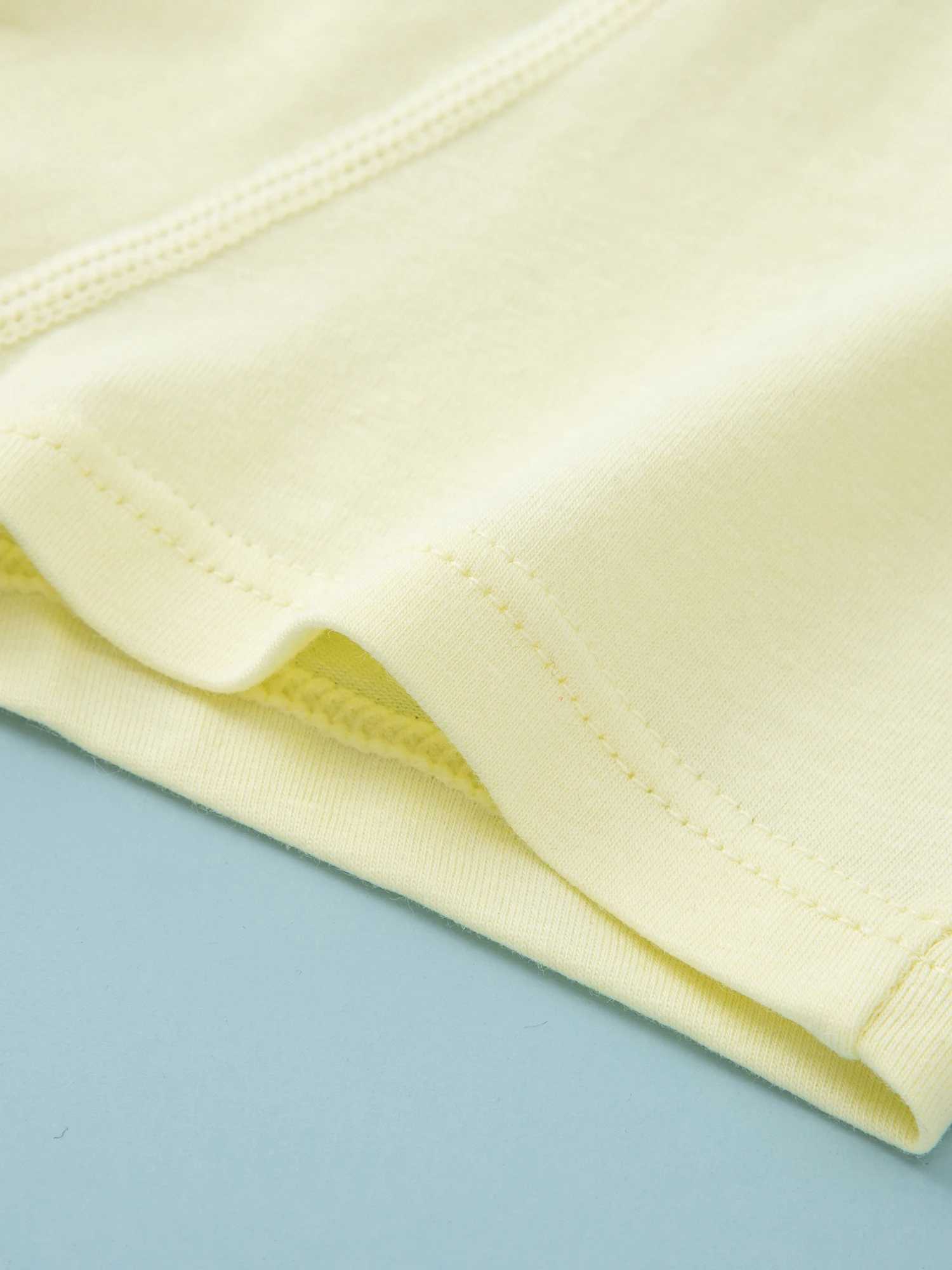 Introduction to 5 pairs of mixed boy boxers with cute cartoon images and soft and breathable childrens boxersW240715