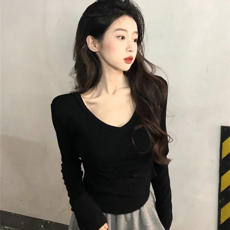 Sexy V-Neck Long Sleeve T-Shirt Women Korean Spring Autumn Irregular Hem Slim Casual Y2k Top Winter Solid Elastic Basic Tees 240806
