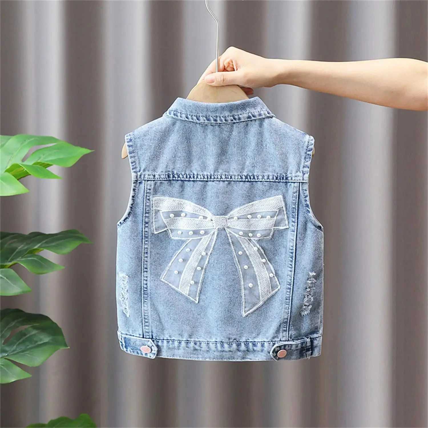 Childrens casual vest baby denim vest spring and autumn boys and girls sleeveless vest childrens girls Versatile simple jacketW240724