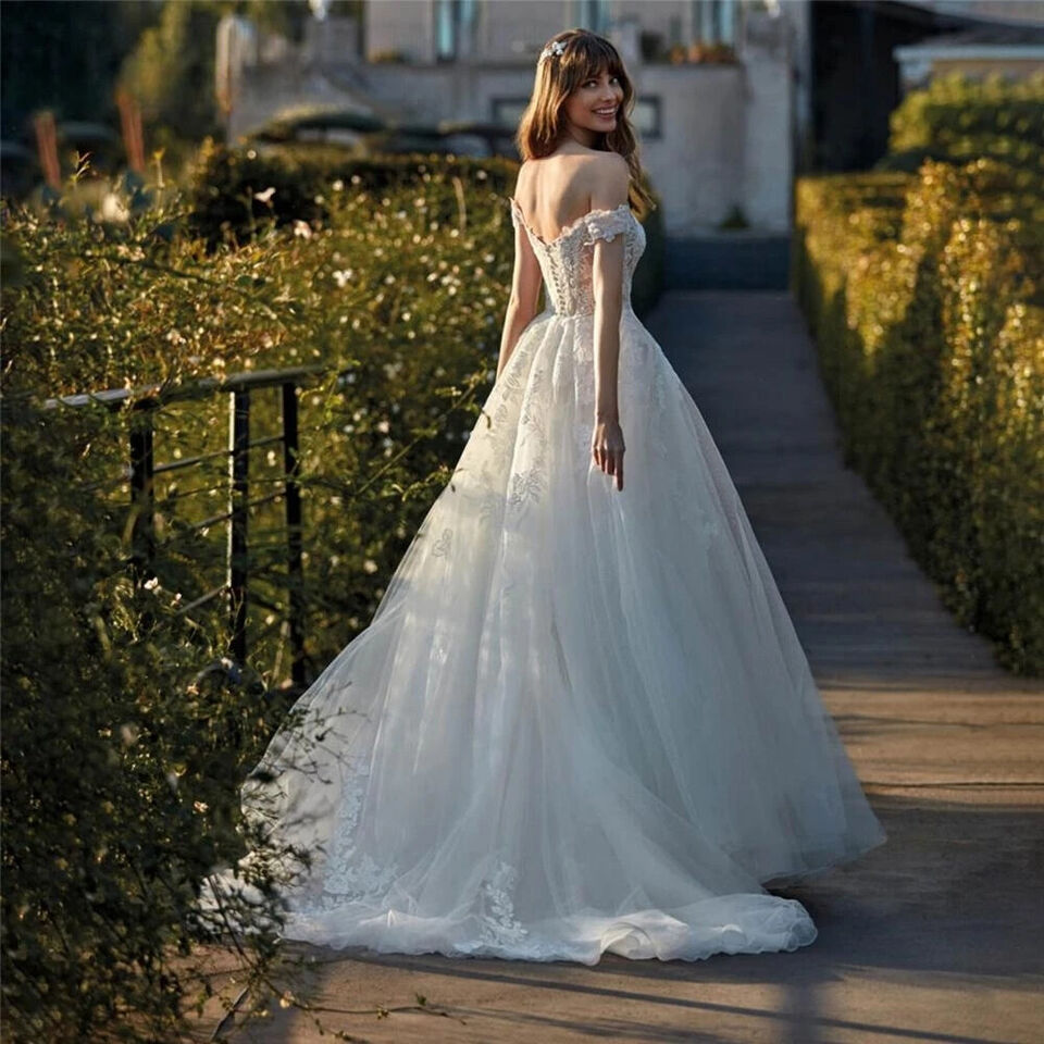 Fashion Beach Wedding Dresses A-Line Off Shoulder Appliques Lace Bridal Gowns Tulle Sweep Train Bohemian Wedding Dress