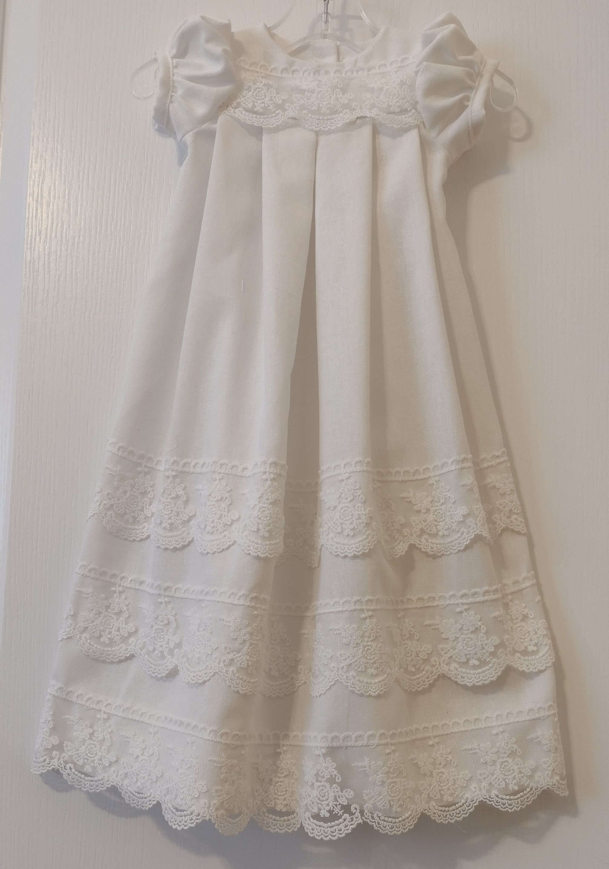 Classic First Communion Gown For Baby O Neck Lace Tulle Christening Dresses For Newborns Short Sleeve Appliques Kid Formal Wear Baptism Dress With Hat