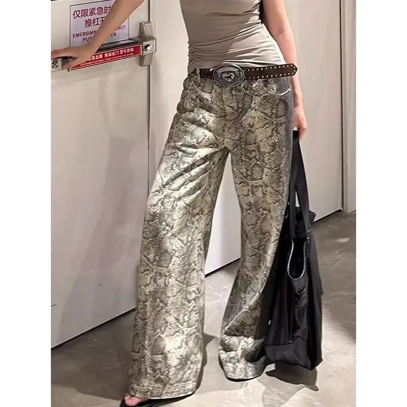 American Retro Snake Print Wide Leg Jeans Women Y2K Streetwear Hip Hop Loose Wash Fashion Street High Waist Straight Jeans 240806