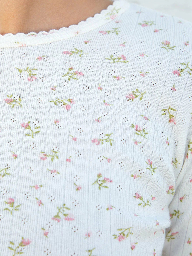 Vintage Floral Print Slim Long Sleeve T-Shirts Women Summer Sweet Lace Trim O Neck Cotton Y2k Tops Retro Chic Hollow Out T Shirt 240806