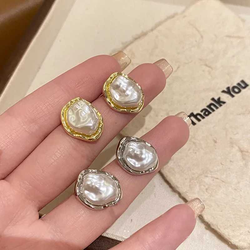 2024 new metal irregular pearl earrings suitable for womens retro and elegant imitation of pearl earrings wedding party jewelry W241023
