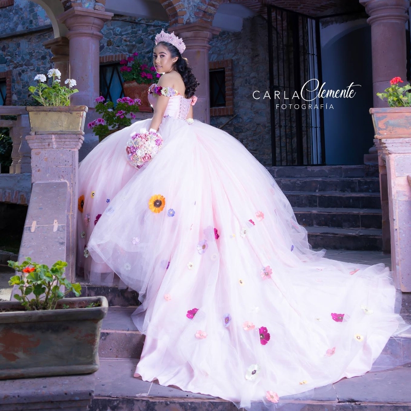 Light Pink Ball Gown Quinceanera Dresses Off The Shoulder Colorful Floral Appliques Lace Tull Corset Vestidos De 15 Anos
