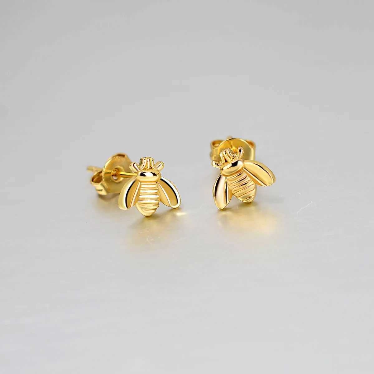 Fashion Cute Insect Bee Stud Earrings Mini Bumblebee Earrings Gold Mini Queen Bee Womens Party Jewelry Accessories W240803