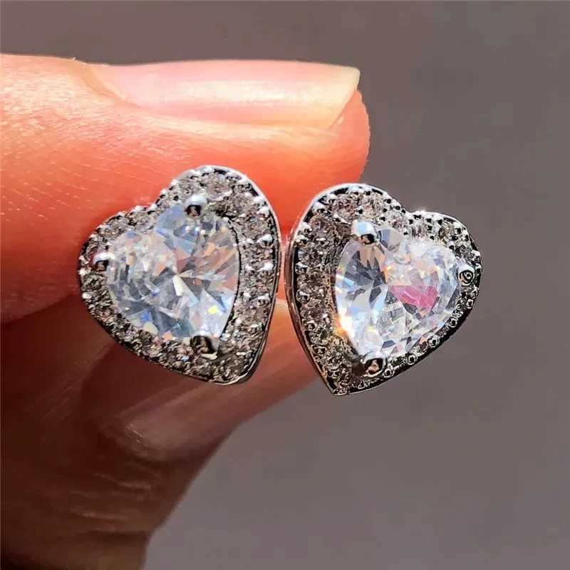 Cute womens small white crystal zircon stud earrings fashionable heart-shaped womens wedding jewelry W240803