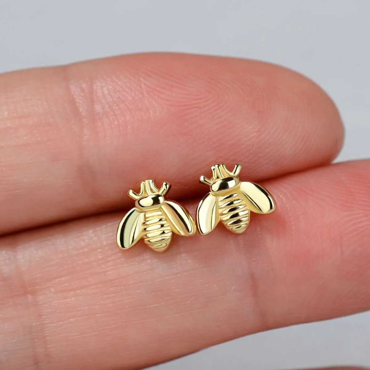 Fashion Cute Insect Bee Stud Earrings Mini Bumblebee Earrings Gold Mini Queen Bee Womens Party Jewelry Accessories W240803