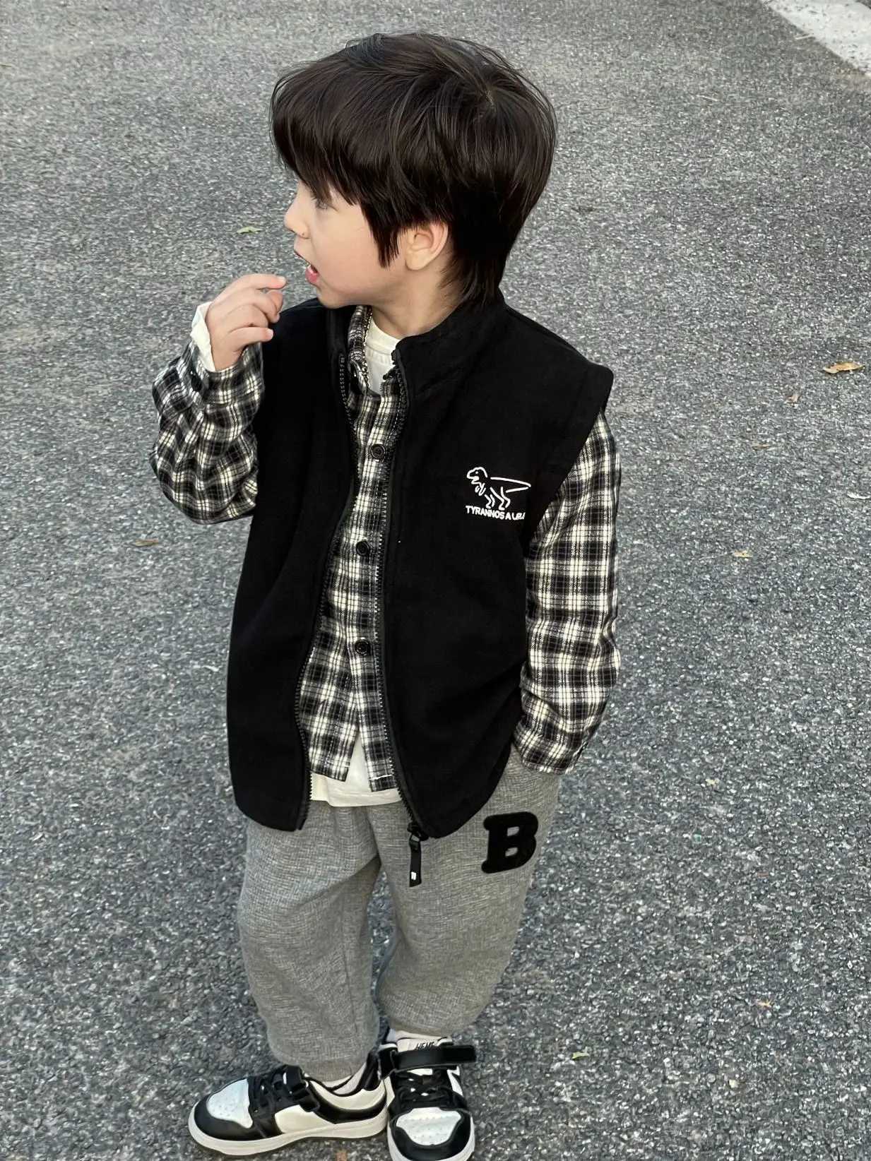 Korean style boy vest jacket for outdoor casual wear suitable for spring and summer from 2 to 14 years old new baby topW240724